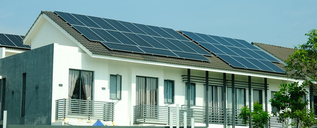 Vivienda con instalacion de placas solares de iberdrola