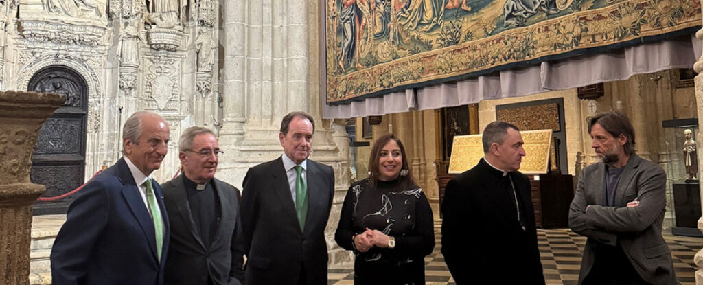 Firma del acuerdo de Iberdrola para renovar la iluminación exterior de la Catedral de Palencia